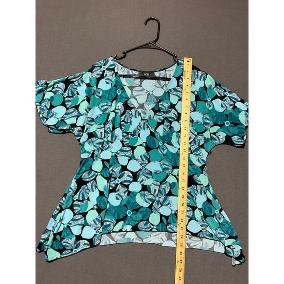 AGB Women’s V-Neck Floral Top Blue Black Print Asymmetric 1X (no size tag) - Picture 3 of 5